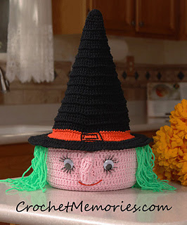 http://www.ravelry.com/patterns/library/0802-casting-a-spell-witch-casserole-cover