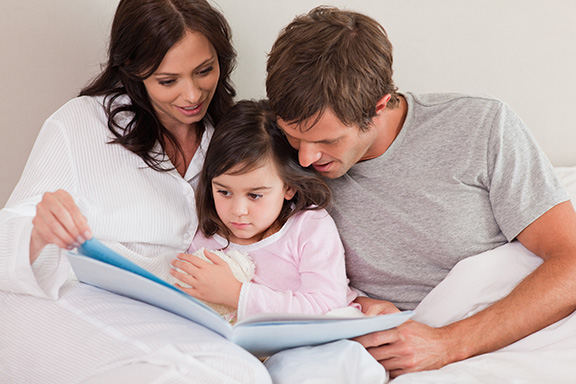 10 Tip Menjadi Orang Tua yang Menyenangkan dan Disukai Anak