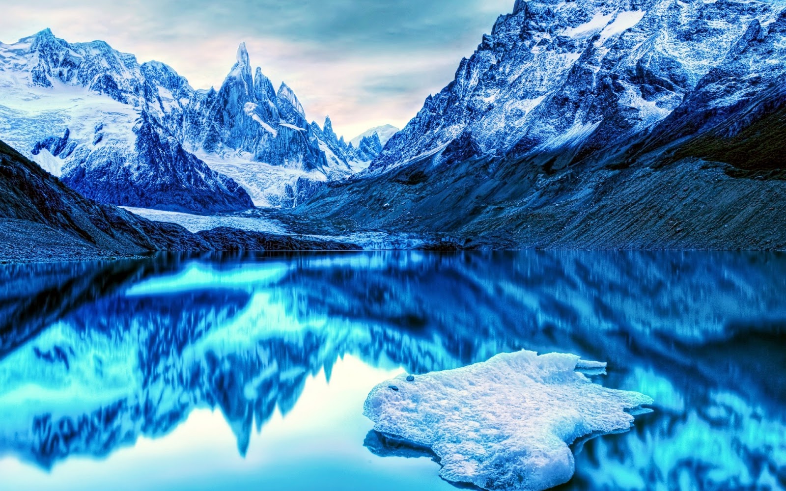 https://4.bp.blogspot.com/-B2DfOjCi-5k/UMXnv-TGM5I/AAAAAAAARzA/Ece5d5oNeGs/s1600/winter+blue+landscape+mountain+lake.jpg