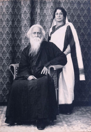 Rabindranath Tagore with Daughter-in-Law Pratima Devi | Indian Author & Poet Rabindranath Tagore Rare Photos | Rare & Old Vintage Photos