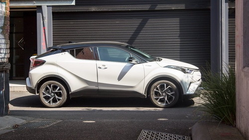 Toyota C-HR Harga Toyota C-HR di Indonesia