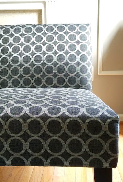 Slipper Chair Slipcovers Remodelando La Casa Upholstered Slipper Chair With Dark Legs