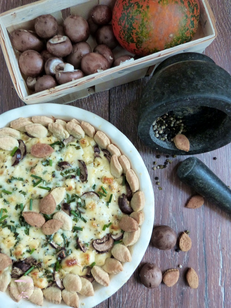 Herbstliche Quiche mit Kürbis, Champignons, Grillkäse und eine Prise ...