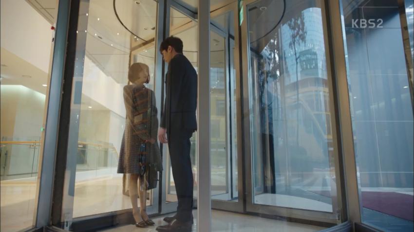 [저글러스] 이것은 로코를 위한 피지컬 차이 + 남주가 본인 피지컬 생각 안하고 여주에게 뽀뽀 할때.gif | 인스티즈