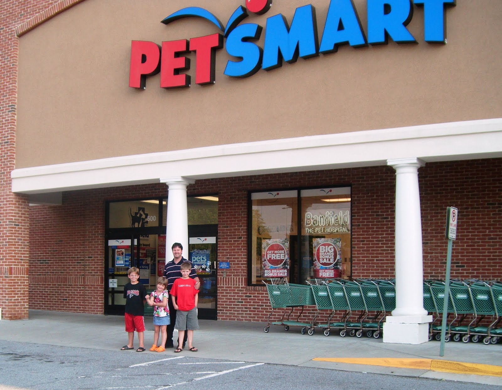 365 DAYS OF FUN WITH THE Day 14... Trip to the Pet Store