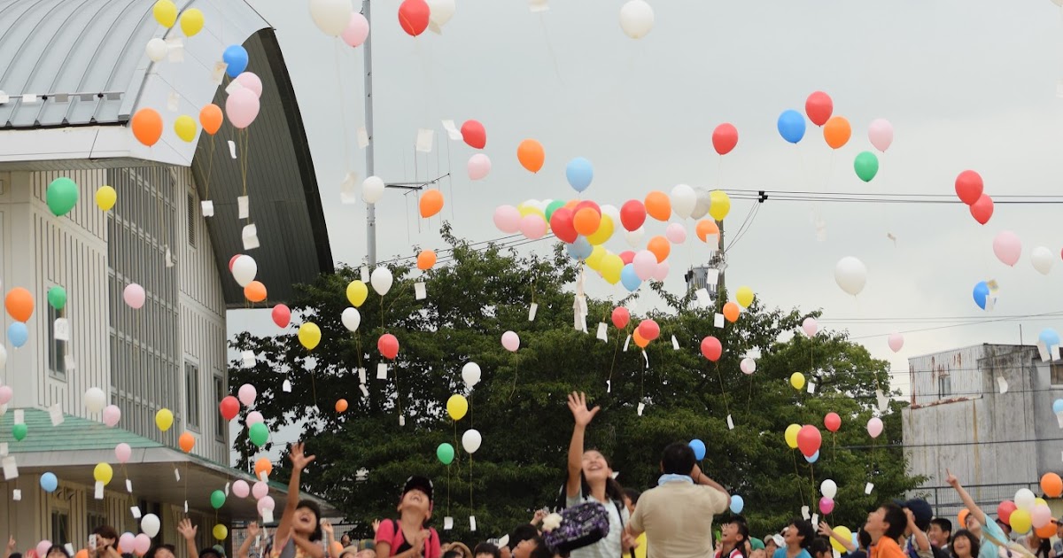 子供たちの夢を乗せて みんなで風船飛ばし おーはしさん家のリビングルーム