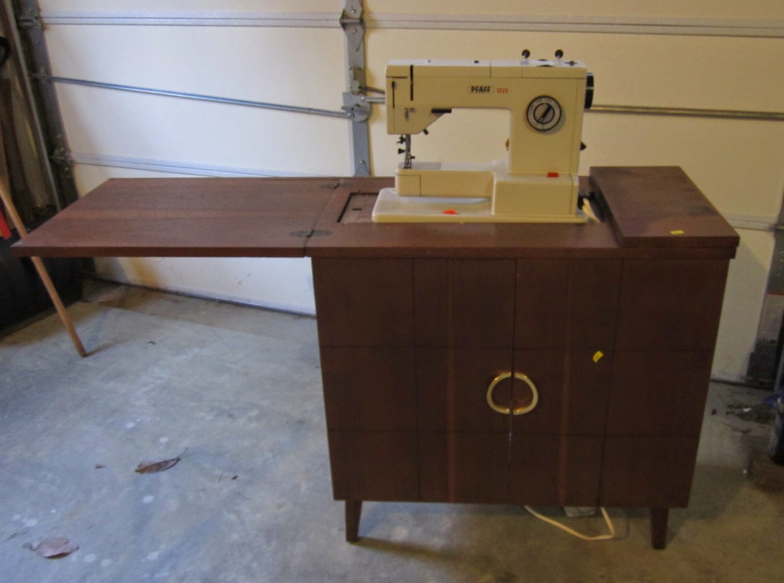 Vintage Sewing Machines: Pfaff 1222
