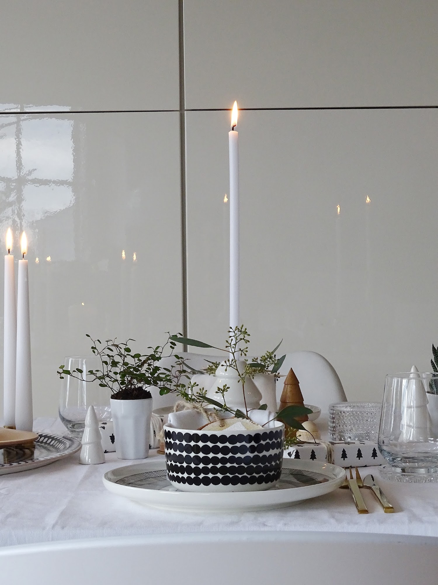 Weihnachtliche, finnisch-inspirierte Tischdeko-Idee - Design-Klassiker von Marimekko, Iittala, Artek - https://mammilade.blogspot.de Weihnachtliche, finnisch-inspirierte Tischdeko-Idee - Design-Klassiker von Marimekko, Iittala, Artek - https://mammilade.blogspot.de
