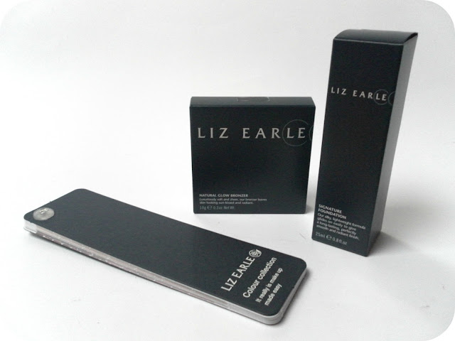 A picture of Liz Earle Natural Glow Bronzer and Liz Earle Signature Foundation