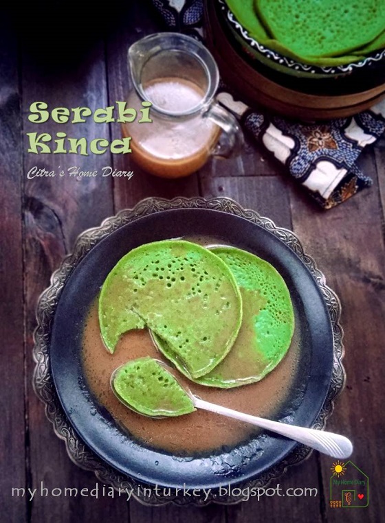 Serabi Kinca / Traditional Indonesian pancake with sweet coconut milk sauce | Citra's Home Diary. #jajanpasar #kuebasah #serabikinca #indonesianfood #pancake #dessert #coconut #palmsugar