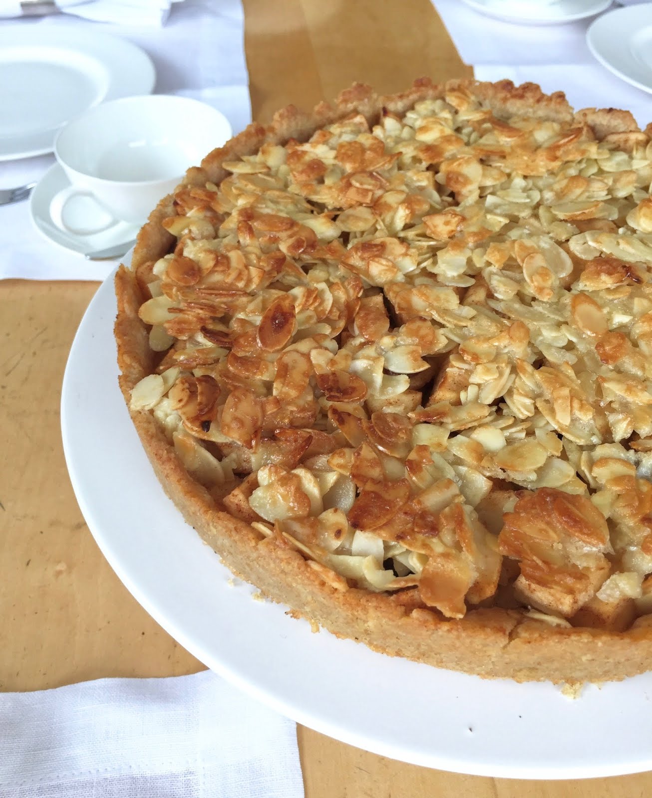 CUISINER BIEN : Apfelkuchen mit Mandelkrokant-Kruste