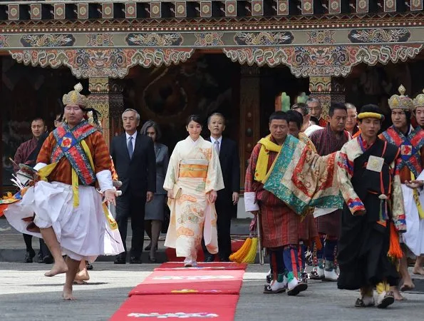 Princess Mako, King Jigme Khesar Namgyel Wangchuck,  Queen Jetsun Pema, Prince Jigme Namgyel Wangchuck at the Tashichhodzong in Thimpu