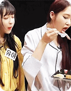 오마이걸 먹방.gif (아!님들 비하인드) | 인스티즈