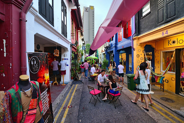 Mặc dù năm 2015 Singapore được xếp là thành phố đắt đỏ nhất nhưng nó vẫn quyến rũ được người nước ngoài tới