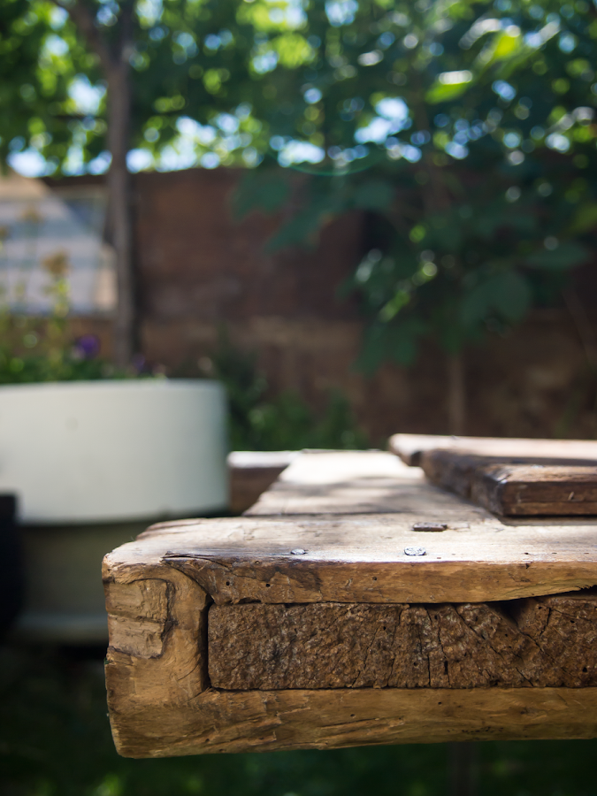 de-puerta-antigua-a-mesa