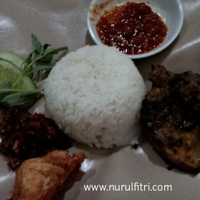 Menu Ayam Penyet Surabaya di Subang