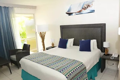 Chambre avec balcon et vue sur la mer: hôtel Fleur d'épée au Gosier en Guadeloupe.