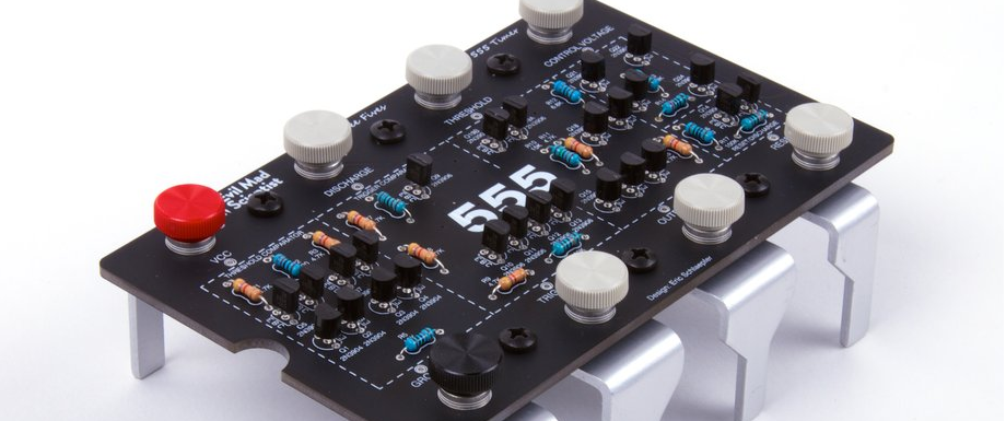 What is inside the 555 Timer Integrated Circuit - Labratsgonewild