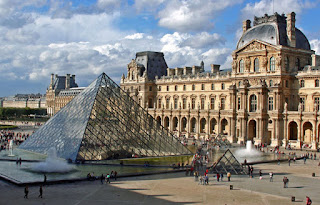 El Museo del Louvre en París, Francia
