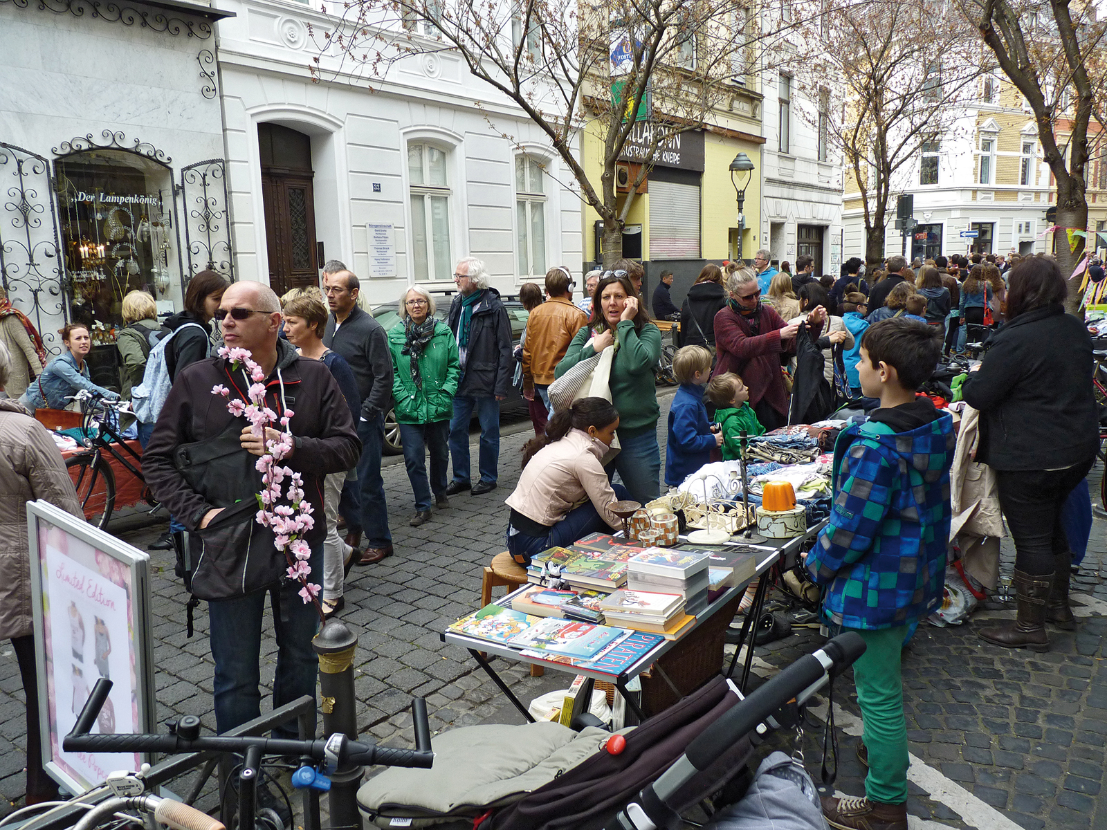 AltstadtFlohmarkt zum Kirschblütenfinale am Samstag in der Bonner Altstadt CityLights Bonn AltstadtFlohmarkt zum Kirschblütenfinale am Samstag in der Bonner Altstadt CityLights Bonn