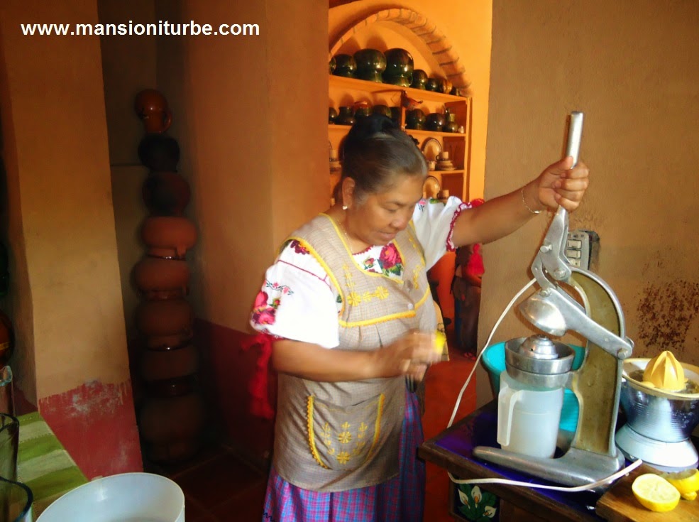 Doña Ines Dimas making fresh lime juice in Santa Fe de La Laguna