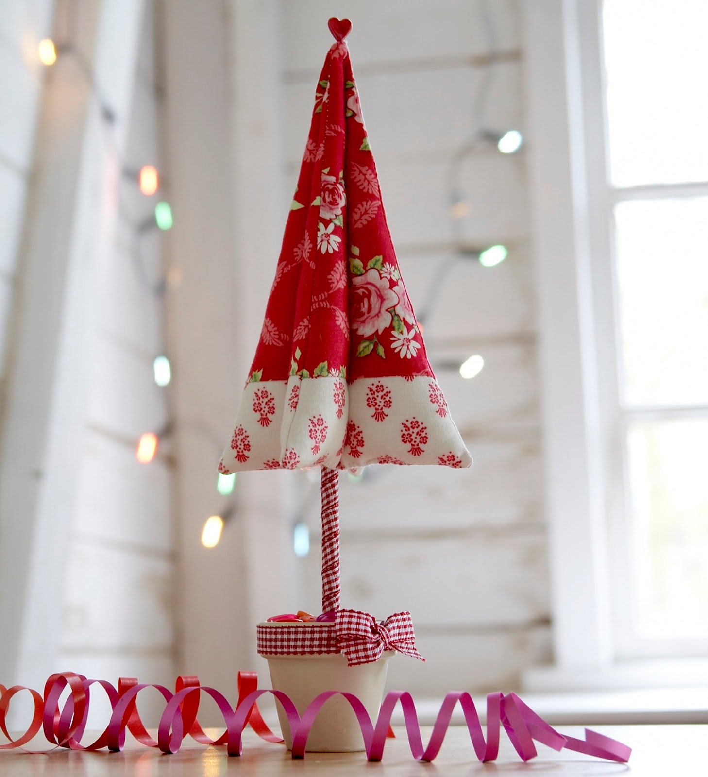 Sew What? by Debbie Shore Christmas tree ornament tutorial