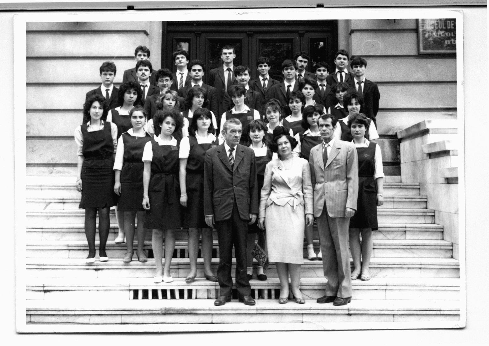 Clasa 12 V Colegiul National Sf Sava promotia 1986