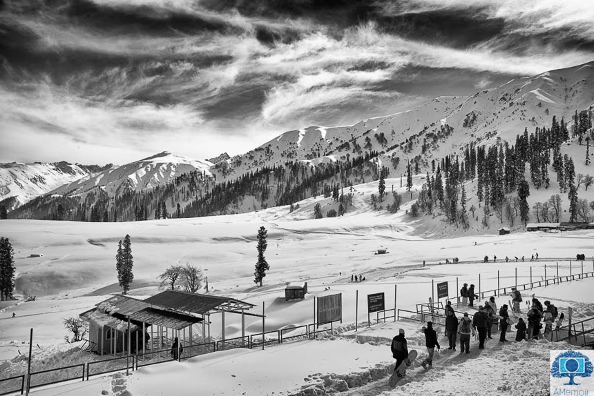 A beautiful shot by Arpana from Gulmarg region of kashmir, India