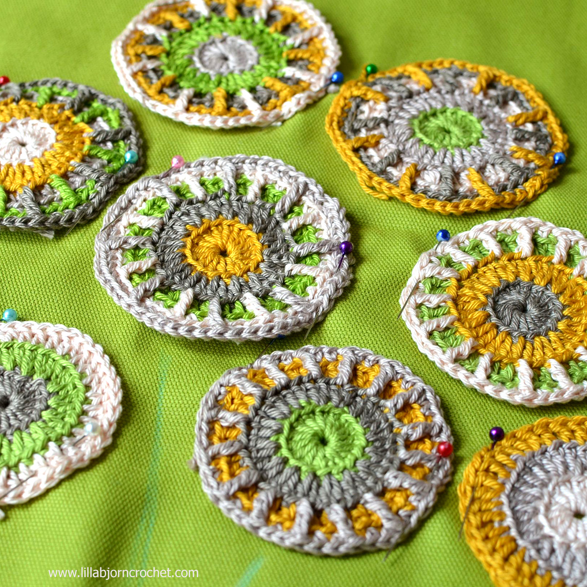 Dandelion Garden pillow - free overlay crochet pattern by Lilla Bjorn