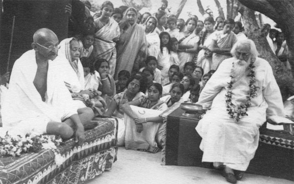 Rabindranath Tagore with Mahatma Gandi and Kasturba at Santiniketan | Indian Author & Poet Rabindranath Tagore Rare Photos | Rare & Old Vintage Photos