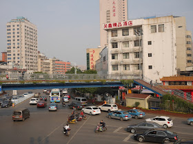 Vehicles entering Yuanda 1st Road (远大一路)