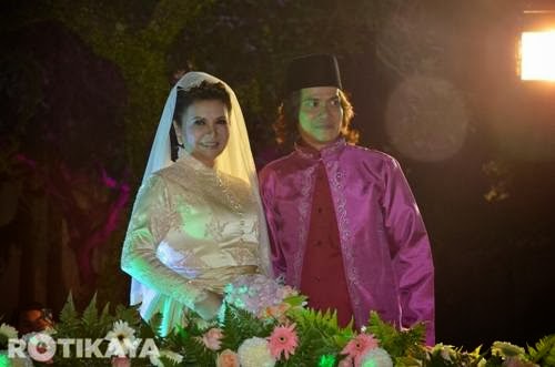 Gambar pernikahan Raja Azmi dan Eddie CRK
