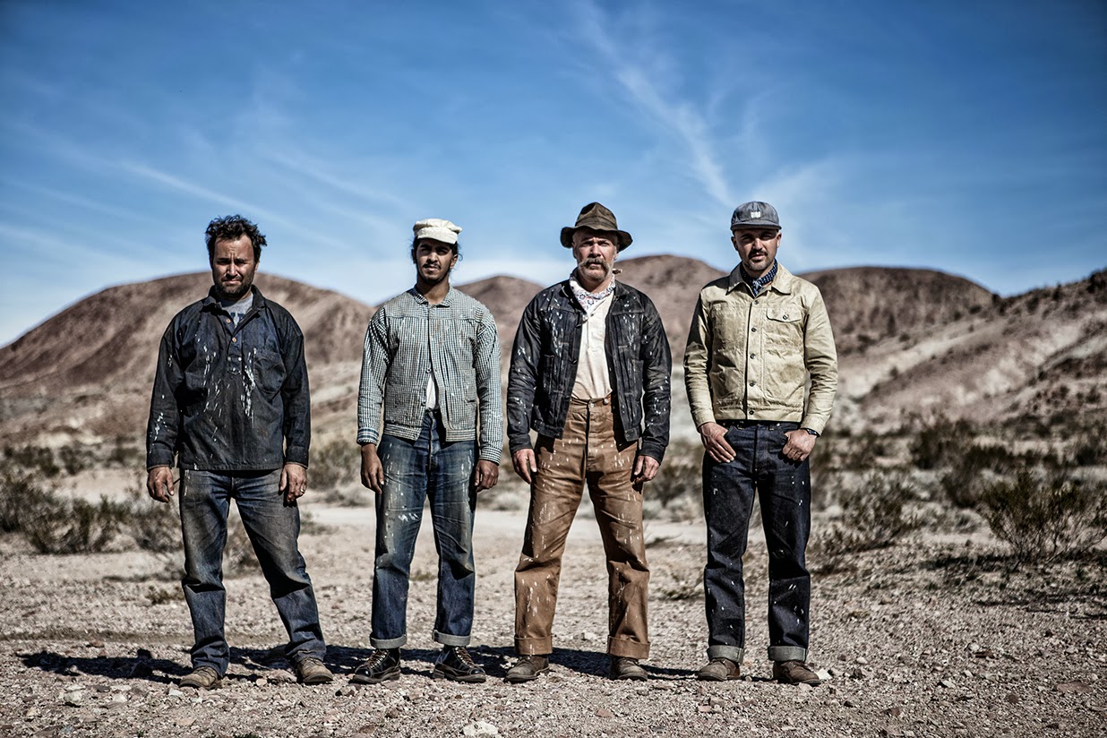 красивые женщины на улице. рабочий стайл. стильные летние образы. рабочий стайл. херитейдж стиль одежды.