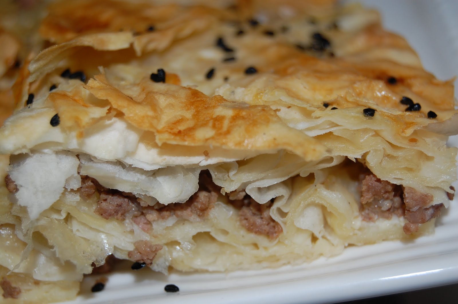 İNCİ İLE DÜNDEN BUGÜNE BAKLAVA YUFKASI VE YUFKA KARIŞIMLI KIYMALI BÖREK