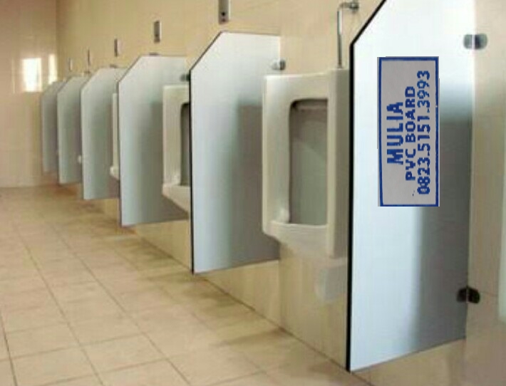 Proses Pemasangan Partisi Toilet