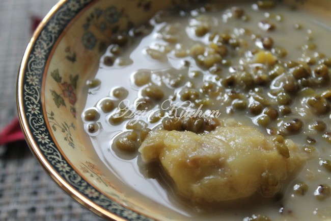 Bubur Kacang Hijau Dengan Durian Untuk Hidangan Petang 