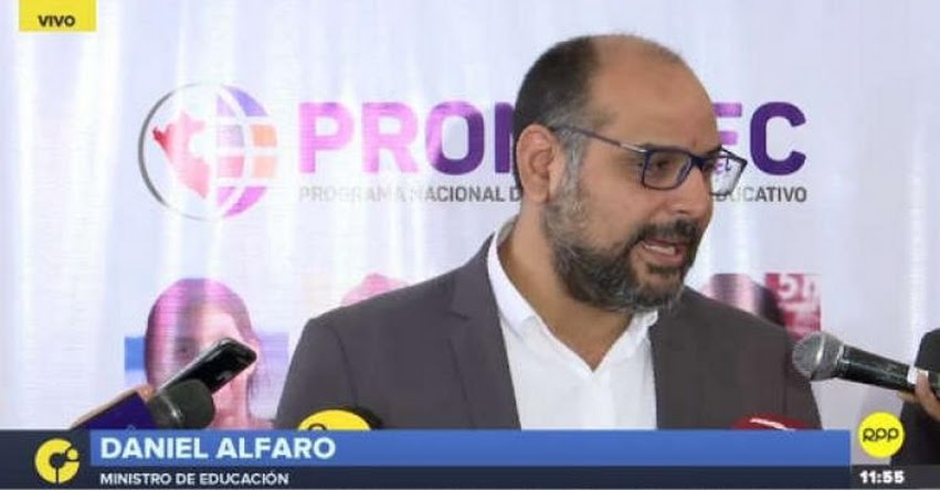 MINEDU: Defendemos el Currículo Nacional que incluye el enfoque de género (Daniel Alfaro Paredes) www.minedu.gob.pe MINEDU: Defendemos el Currículo Nacional que incluye el enfoque de género (Daniel Alfaro Paredes) www.minedu.gob.pe