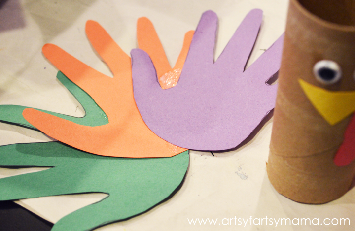 Easy Kids Craft: Paper Roll Turkeys at artsyfartsymama.com #thanksgiving #kidscraft #turkey