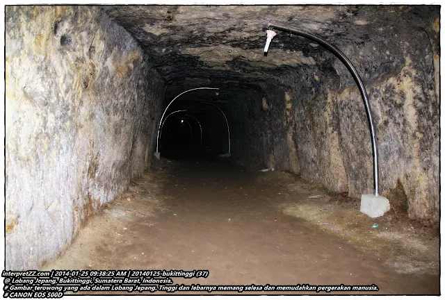 Gambar terowong dalam Lobang Jepang.