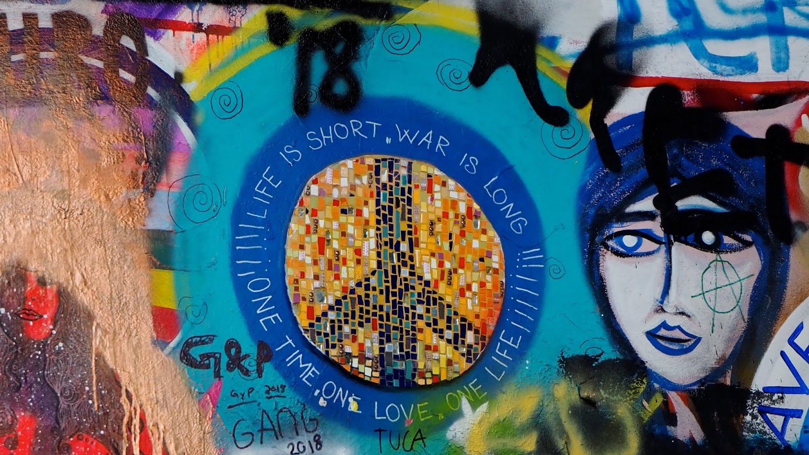 Peace sign graphiti