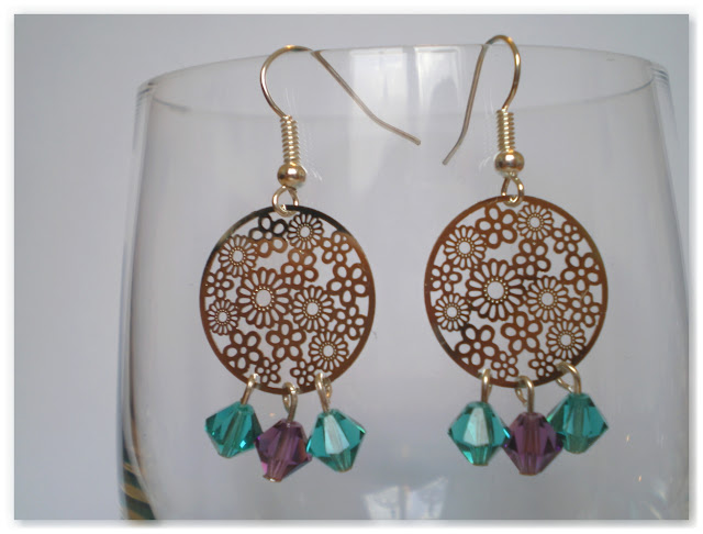 boucles d'oreilles estampes fleurs et toupies turquoise et violet