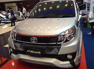 Promo Toyota Natal Tahun Baru Surabaya all new rush trd sportivo warna silver 2016