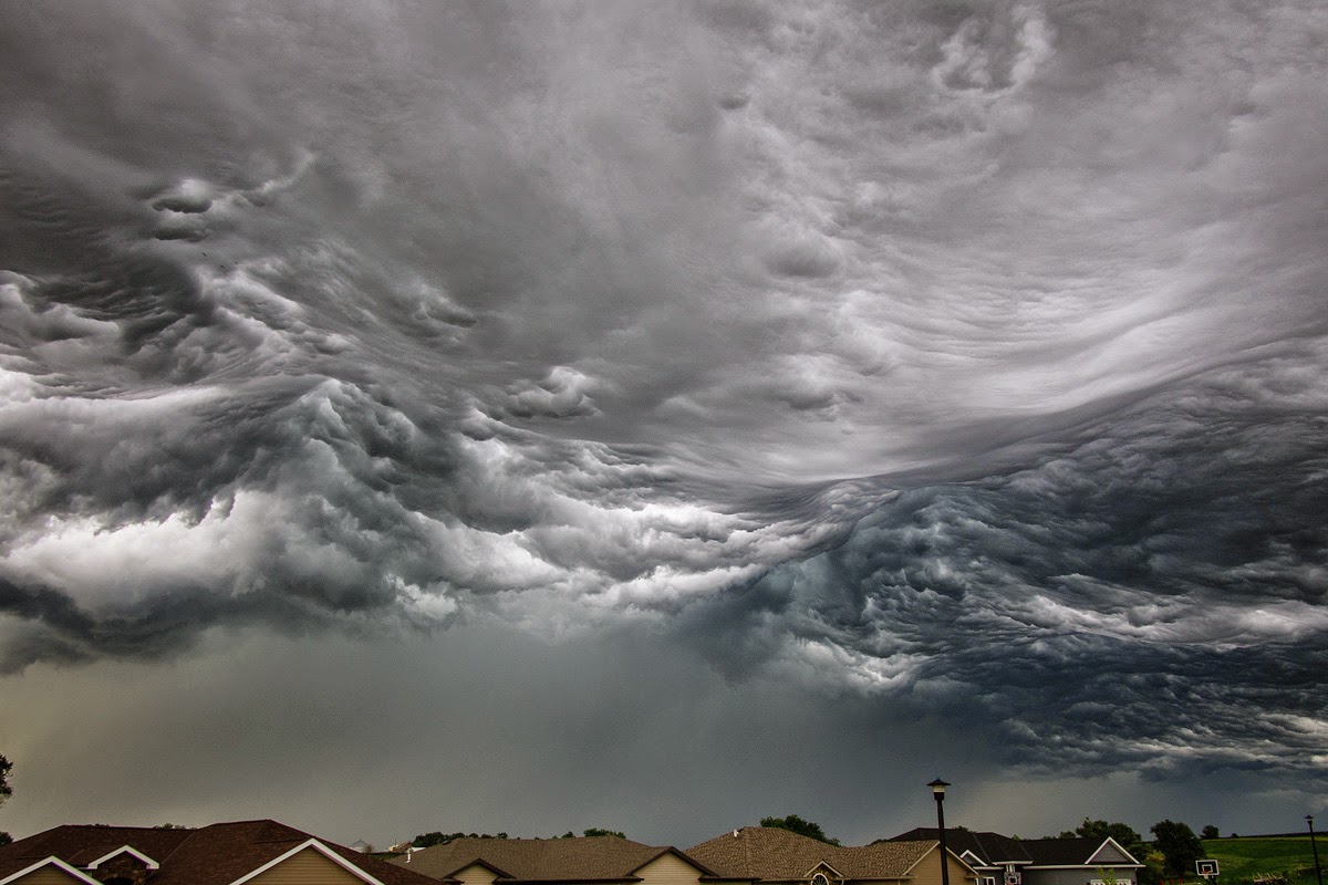 Stunning Photographs of Storm Clouds That Look Like a Rolling Ocean