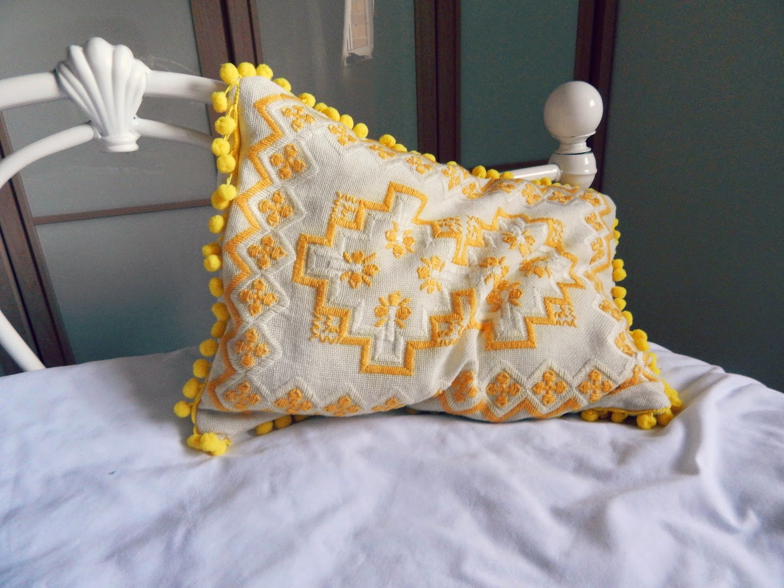 How to Turn an Unwanted Tapestry into a Cushion Awake + Make A