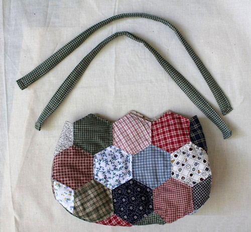 Hexagon patchwork hand bag. DIY tutorial in pictures.