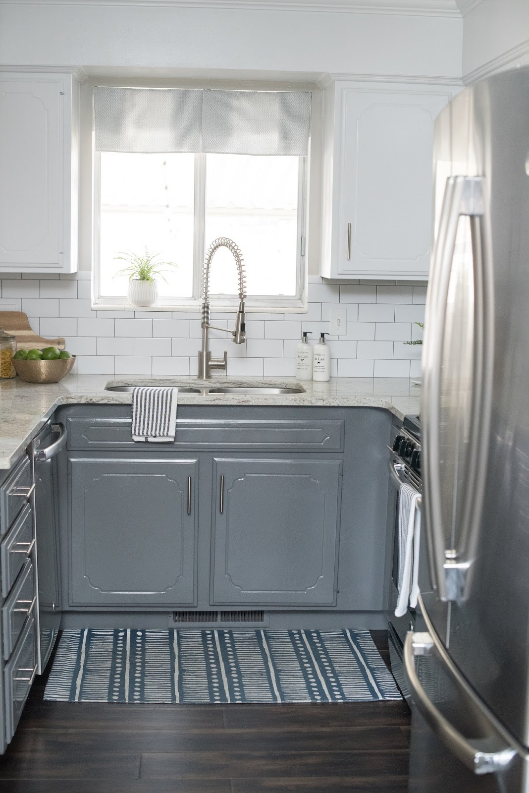 HOW TO MAKE OAK LOOK PRETTY & PAINTED + BEFORE & AFTER PHOTOS!