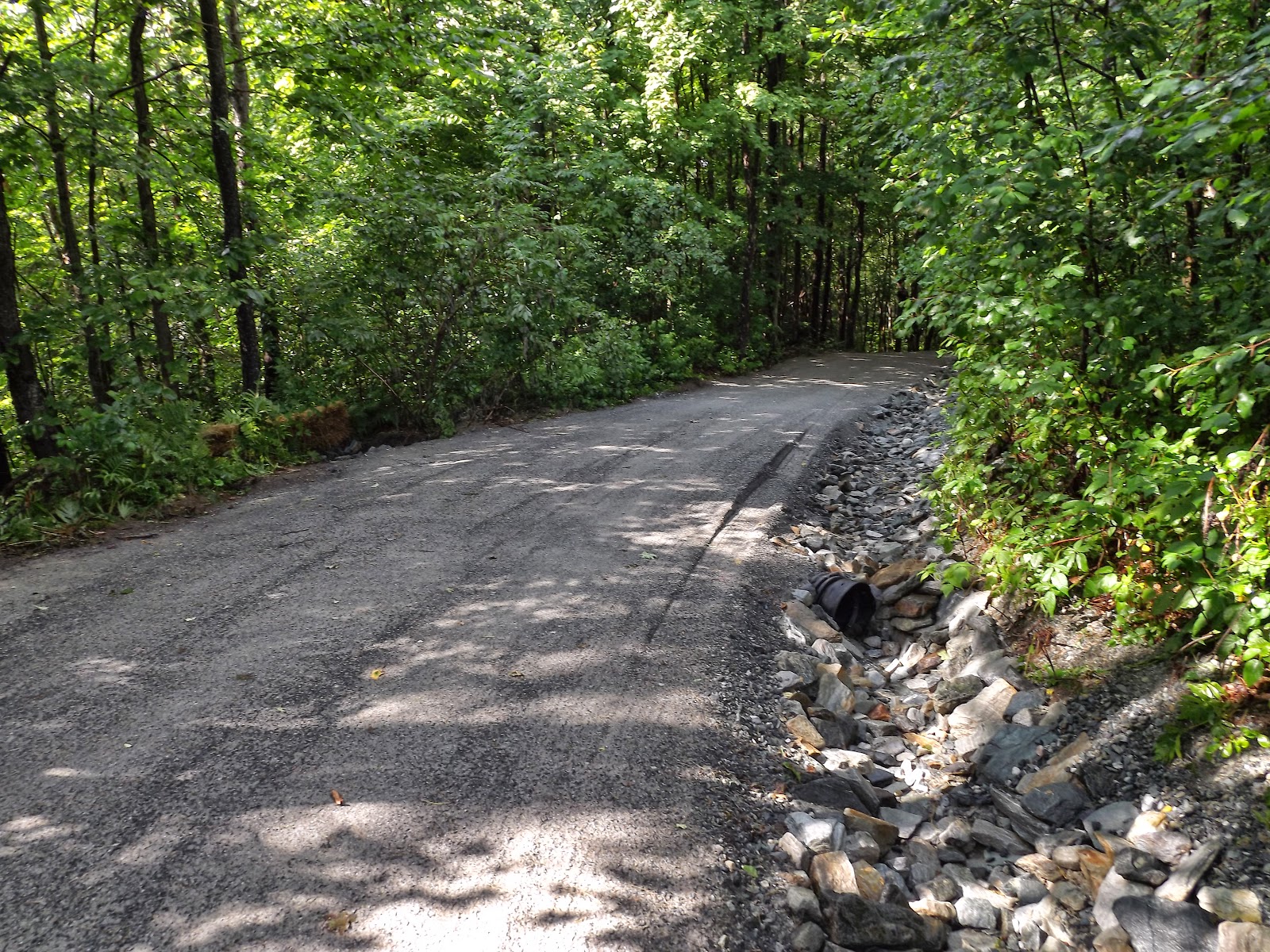 Association Riviere Magog La piste cyclable à l'ouest du chemin StRoch S et les sédiments qu