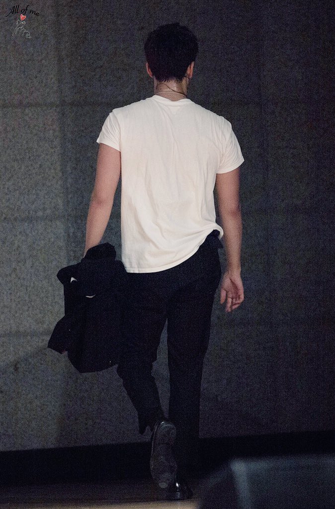 어깨랑 등빨 하나는 진짜 출중한 남돌.jpggif (약후방주의?) | 인스티즈