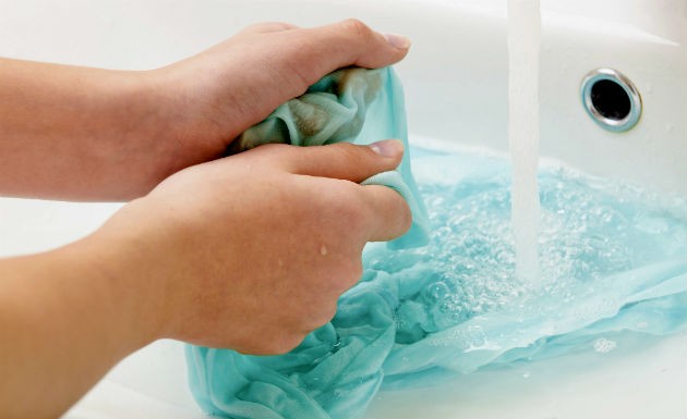 Como lavar vestidos de festa e conservá-los