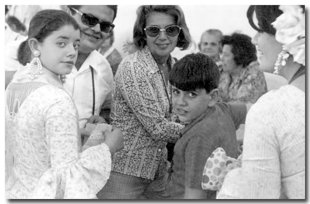 Ana Mariscal gran actriz de cine, junto a ella, Casimiro Rivas Cordero y la Sta. MARI Valme Lopez Escalona, ahora Sra. de Gago de la c/ Melliza.